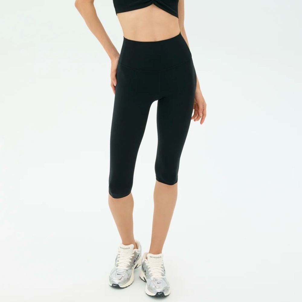 Splits59 Black High-Waisted Capri Leggings